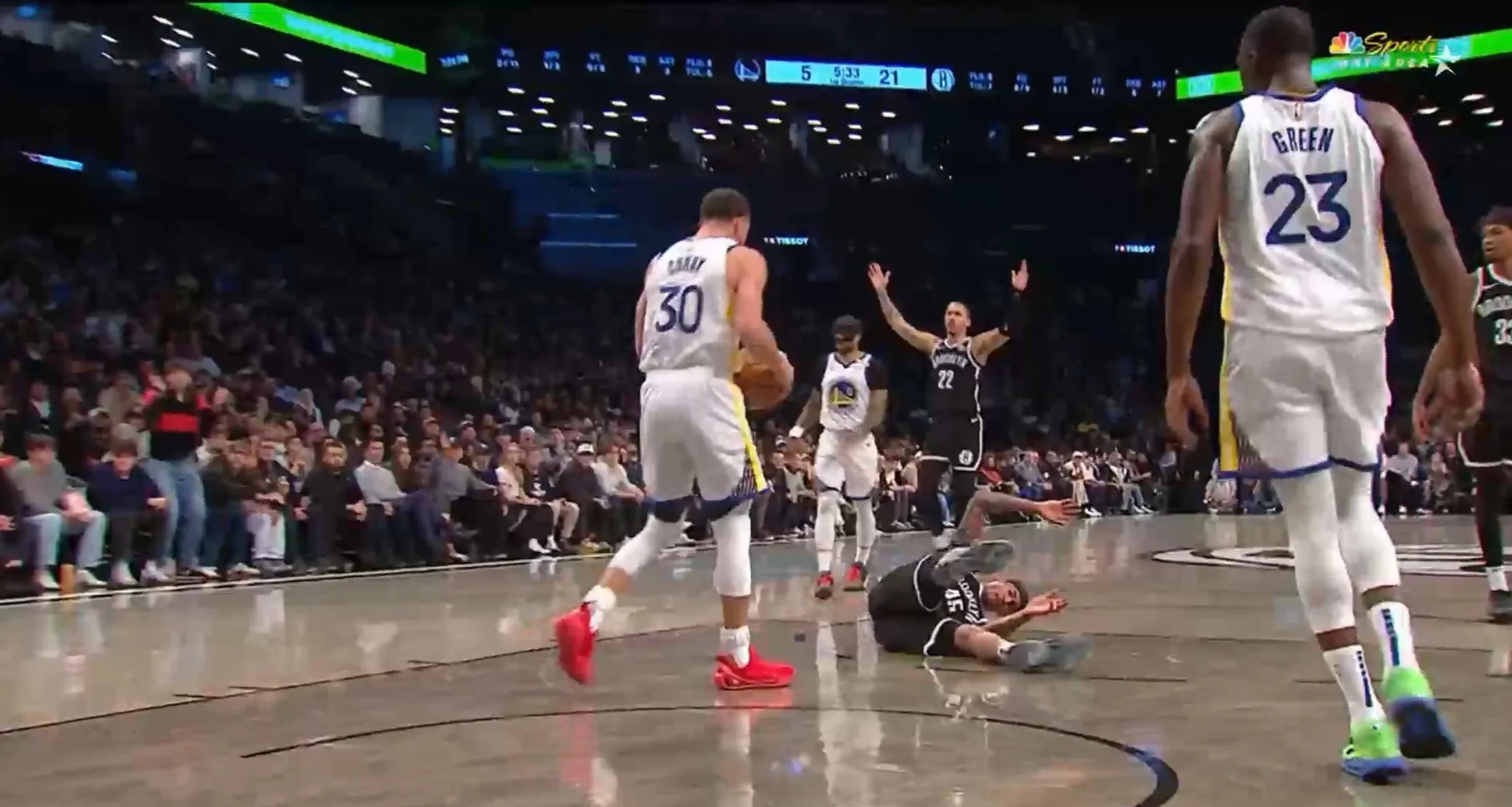 爱游戏体育库里回归赛场,回归赛场首场状态亮眼,篮网观众沸腾!的简单介绍