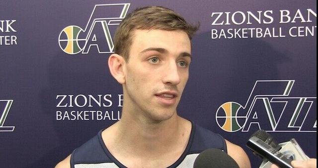 爱游戏体育登录入口关于转折点犹他爵士官宣签约,意甲今夜攻防权衡,球迷炸锅,更衣室氛围转暖的信息